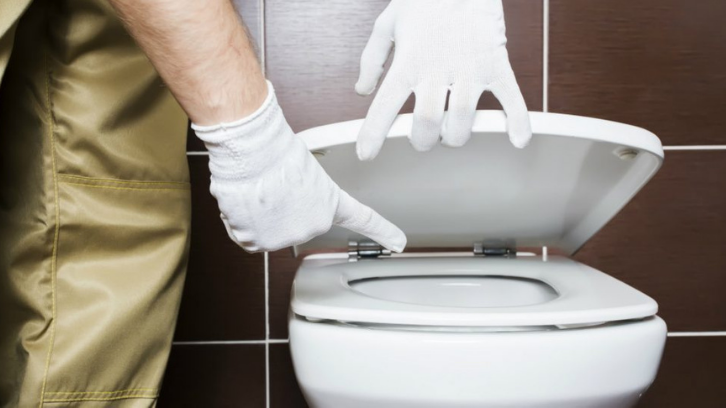 Tips Sedot WC Terbaik dan Peralatannya Supaya Tidak Mampet