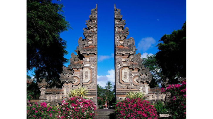 Filosofi dan Sejarah Gapura Candi Bentar, Gerbang Rumah Adat Bali