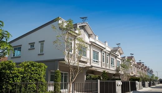 ทาวน์เฮ้าส์กับทาวน์โฮมต่างกันอย่างไร บ้าน 2 แบบนี้เหมาะกับใคร