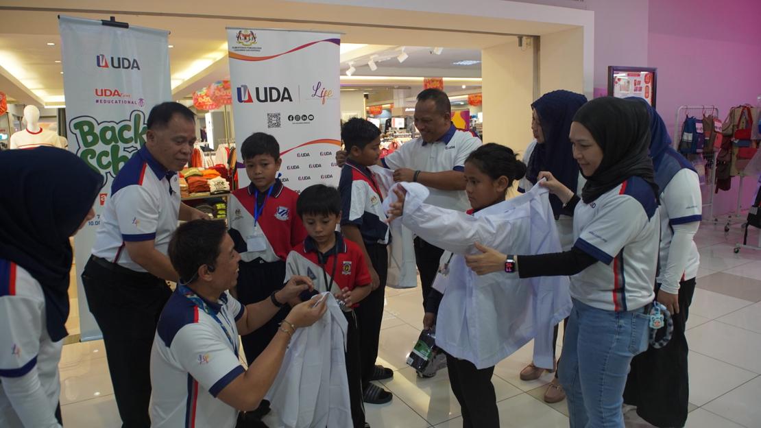 UDA SALUR RM60,000 ZAKAT WAKALAH, RINGANKAN BEBAN 200 PELAJAR ASNAF MENJELANG PERSEKOLAHAN 2026