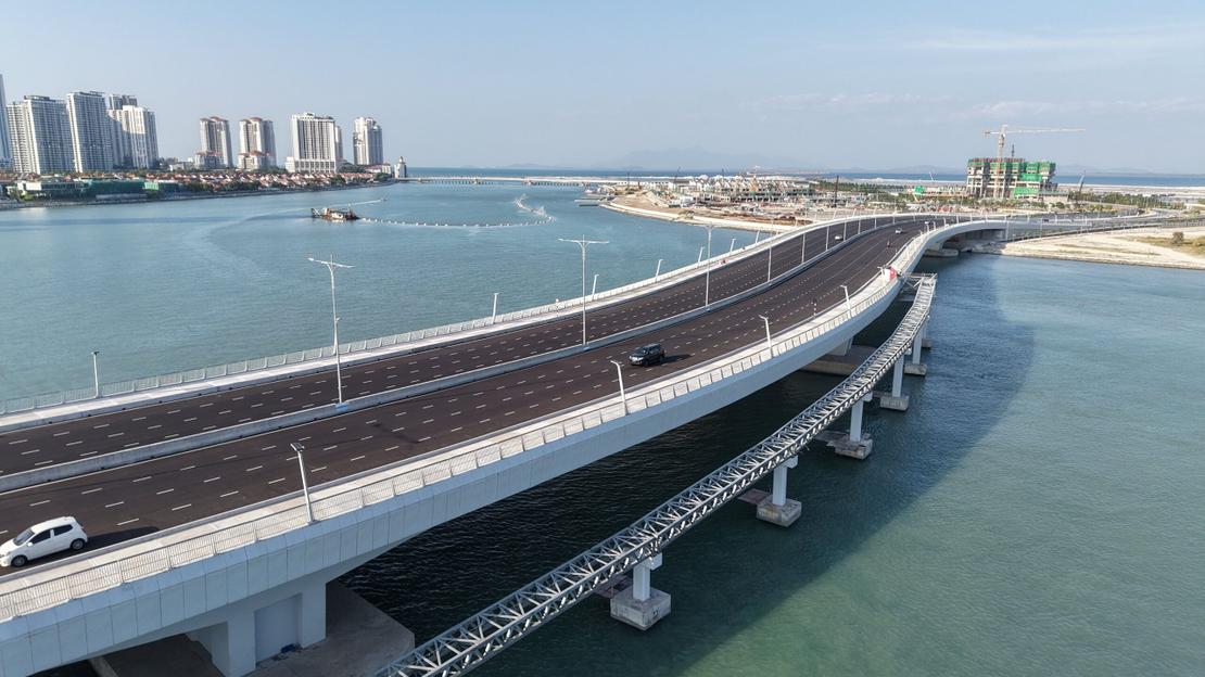 EASTERN & ORIENTAL BERHAD’S GURNEY BRIDGE AT ANDAMAN, PENANG IS AWARDED THE “WIDEST BOX GIRDER BRIDGE IN MALAYSIA”