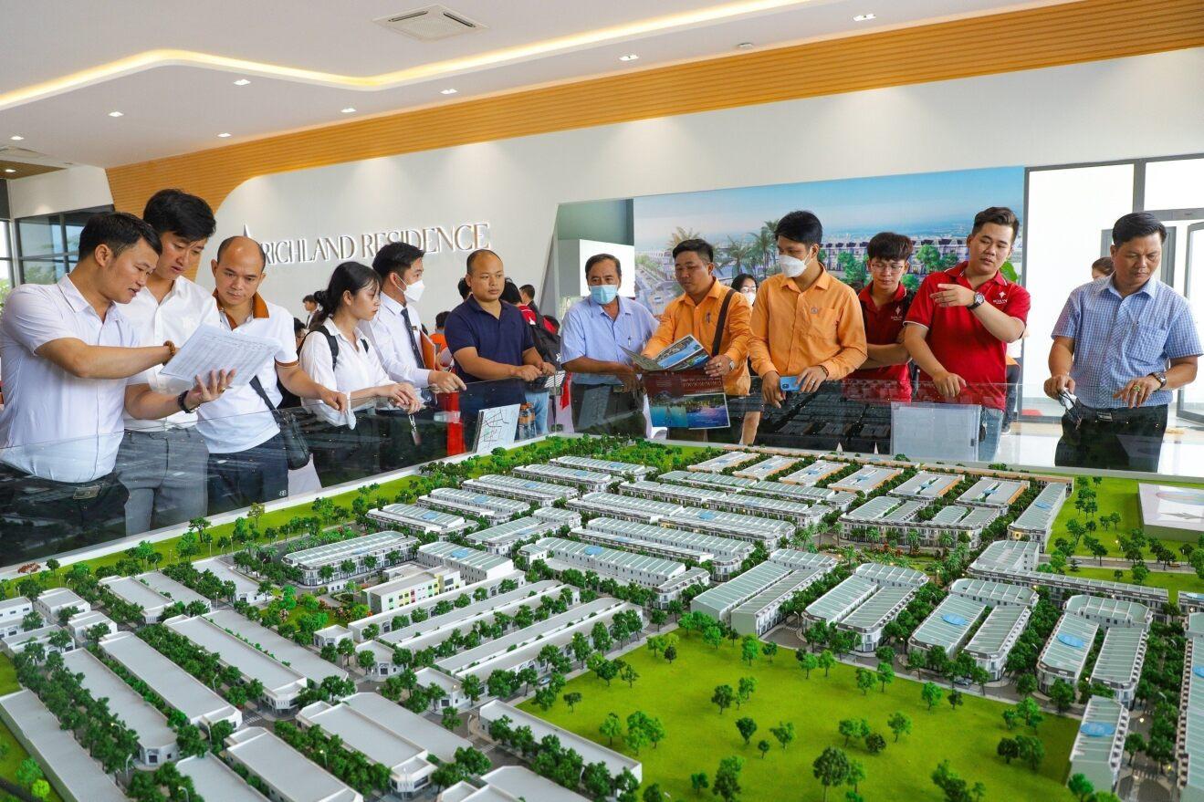 Nằm trong vùng lõi phát triển công nghiệp, hưởng nhiều lợi thế về hạ tầng và quy hoạch, Richland Residence thu hút đông đảo khách hàng quan tâm dự án. 
