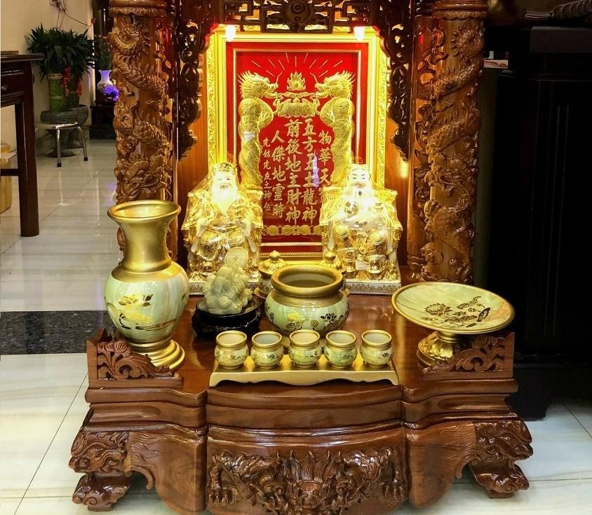 Thần Tài được thờ cúng với hy vọng ngài sẽ cho nhân gian sự sung túc, no ấm
