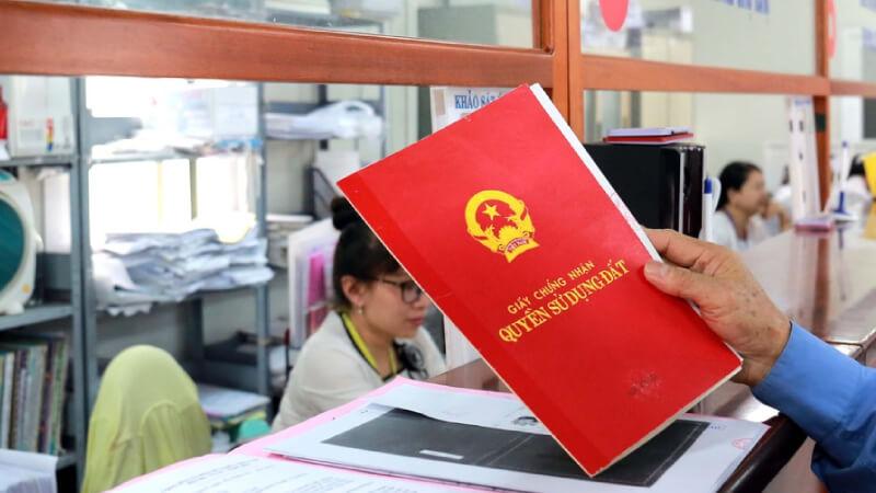 Người sử dụng đất cần thực hiện nghĩa vụ tài chính khi sang tên sổ đỏ