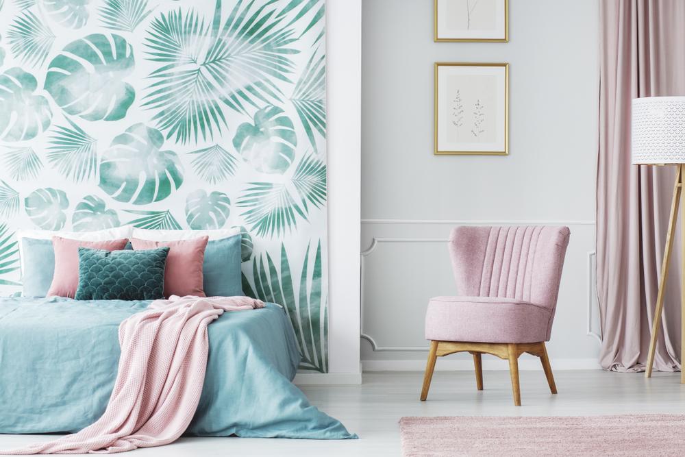 Decor phòng trọ với giấy dán tường họa tiết cây lá