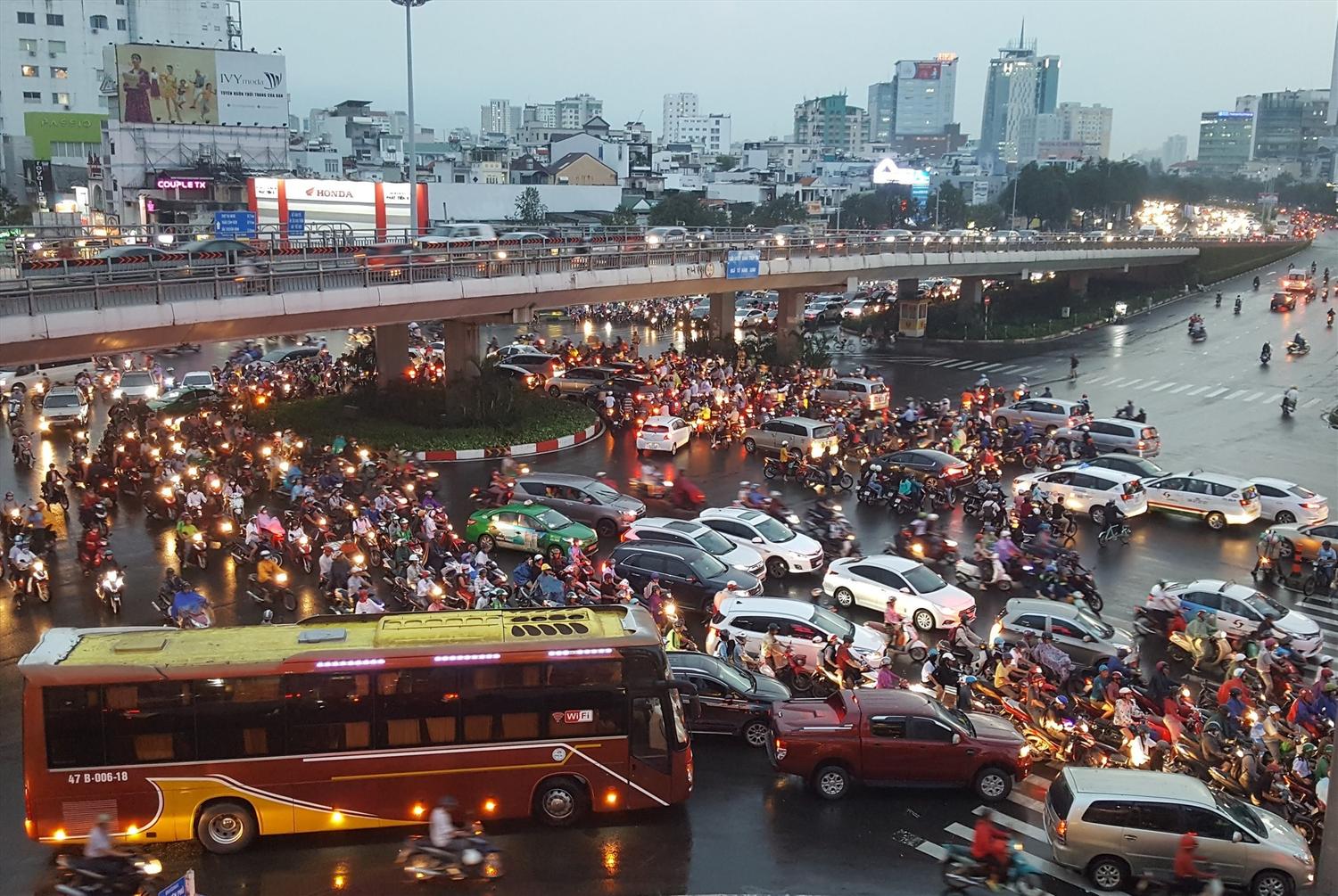 Tình trạng tắc đường ở Ngã tư Hàng Xanh