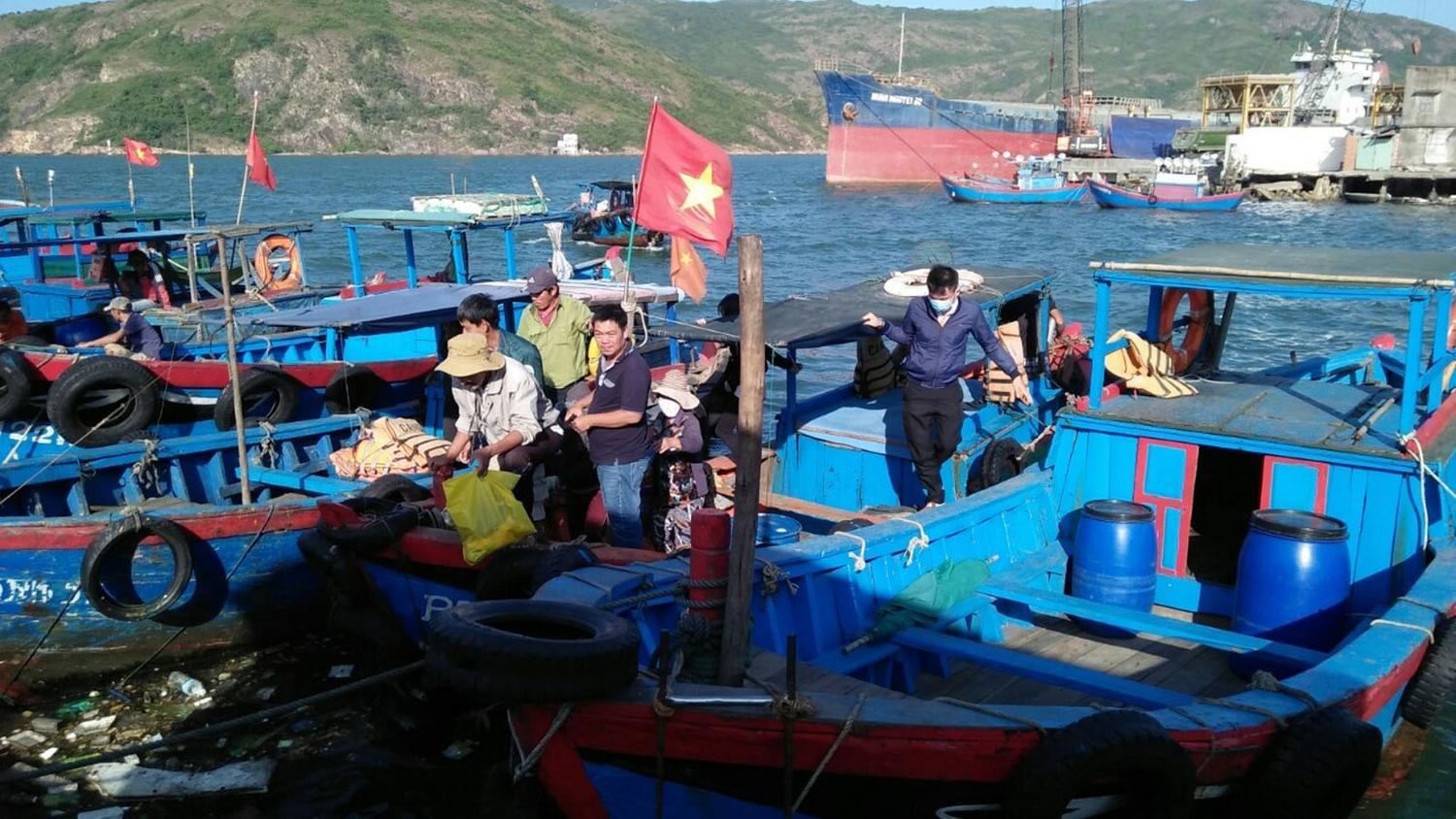 Đến bến tàu Hàm Tử để trải nghiệm sinh hoạt của dân làng chài