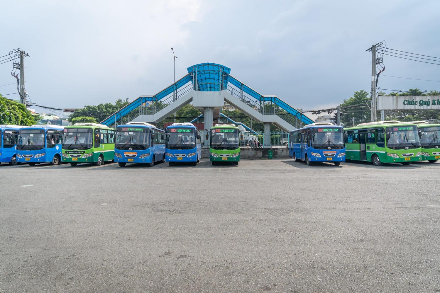Các tuyến xe bus đỗ trong bến xe Ngã Tư Ga