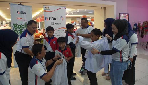 UDA SALUR RM60,000 ZAKAT WAKALAH, RINGANKAN BEBAN 200 PELAJAR ASNAF MENJELANG PERSEKOLAHAN 2026