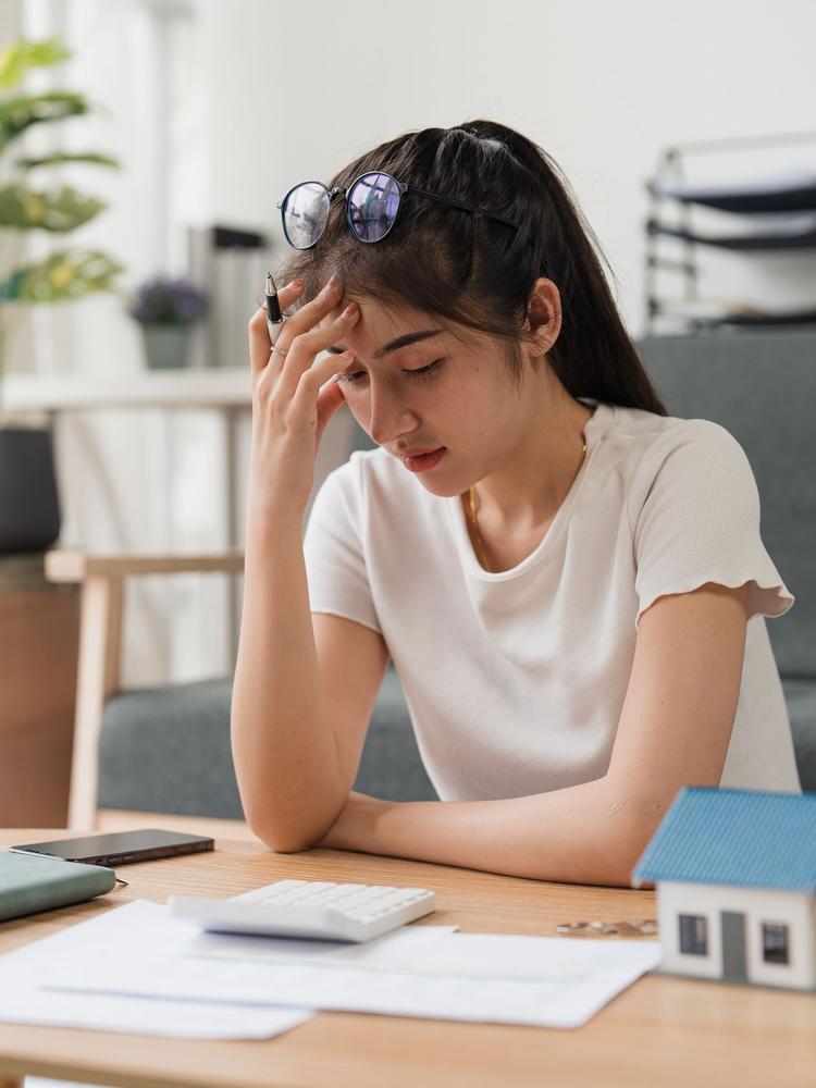 [AskGuru] – My Agent Requested An 'Agent Disbursement Fee' For A House I Want To Rent. Is This Legit?