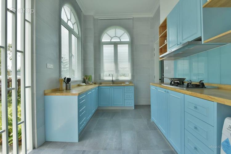 Small kitchen design with light blue-coloured theme