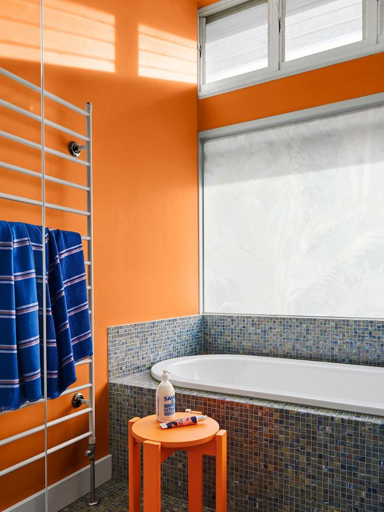 orange-bathroom-trends