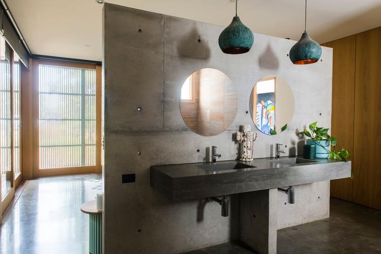 concrete-wall-bathroom