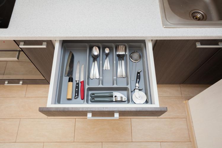 Small kitchen hacks tip #3: Divide your drawer space