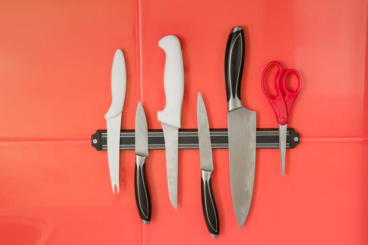 Small kitchen hacks tip #2: Get a magnetic strip