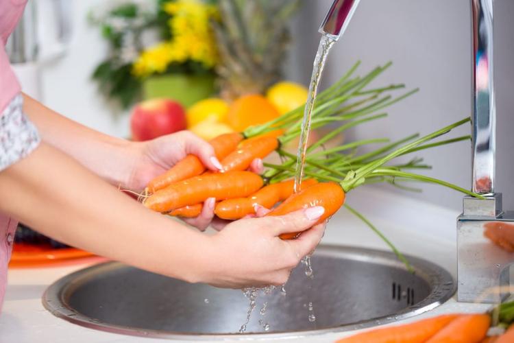washing carrots