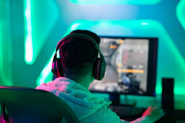 play-video-game-fmco-things-to-do