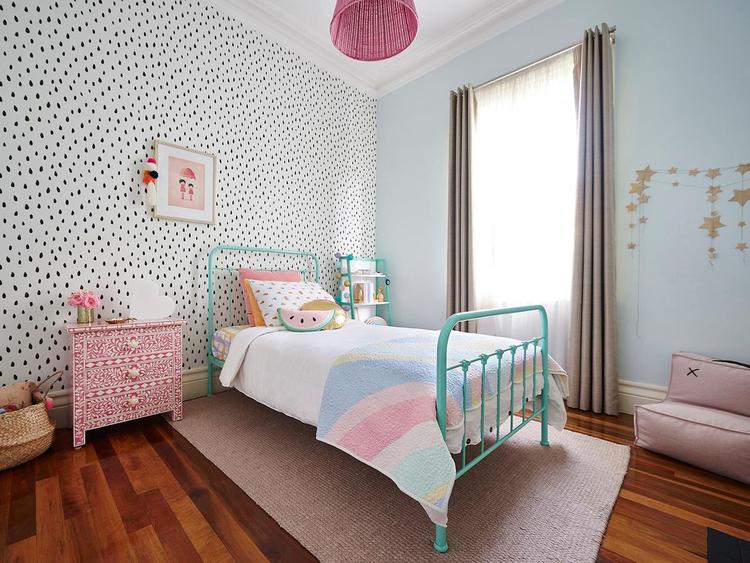 turquoise-and-pink-girls-room