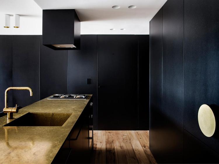 Black kitchen cabinets for the sophistication of a luxury hotel.