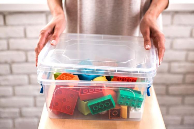 organising-toys-in-a-box