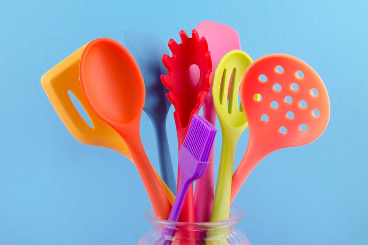 Silicone kitchen utensils: Pros, cons, and characteristics of a non-toxic  kitchenware 