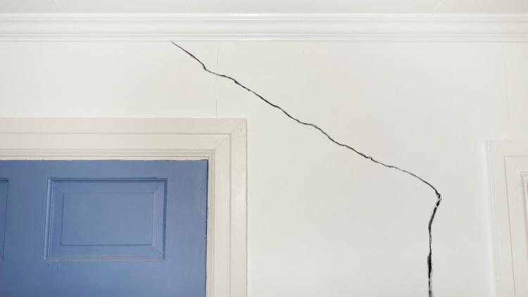 home-defect-wall-crack