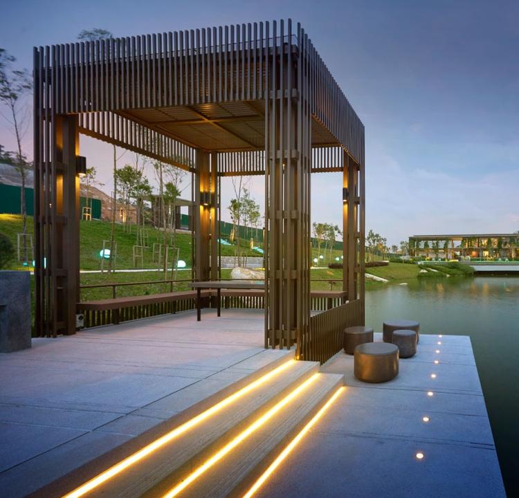 Sitting area by the private central lake of Emerald Hill