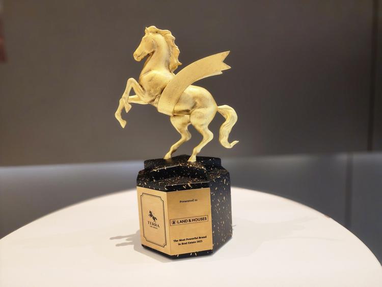 แลนด์ แอนด์ เฮ้าส์ รับรางวัล The Most Powerful Brand in Real Estate 2025