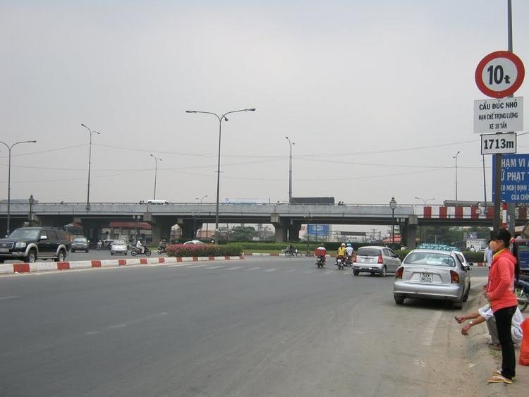 Cầu vượt Bình Phước - điểm kết nối giao thông giữa quốc lộ 13 với quốc lộ 1A