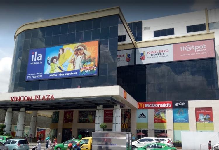 Vincom Plaza Thủ Đức nằm trên đường Võ Văn Ngân, gần ngã 4 Thủ Đức