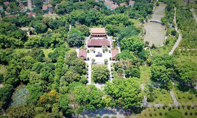 Làng Sen quê Bác là một trong những di tích lịch sử – văn hóa nổi tiếng của miền Trung Việt Nam.