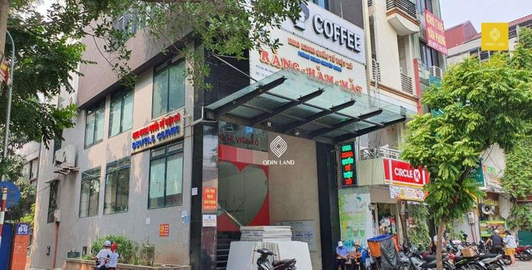 Khu vực lân cận Đại học Ngoại Thương tập trung nhiều công sở, trường học kéo theo lượng lớn nhà trọ, chung cư mini...