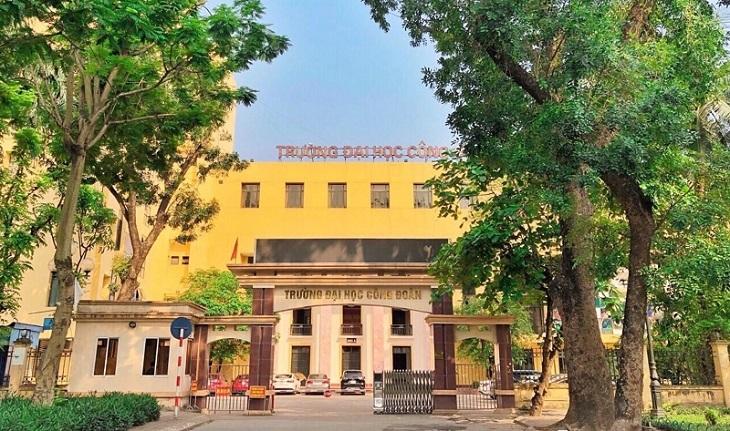 Đại học Công đoàn nằm tại con đường nhộn nhịp, đông đúc