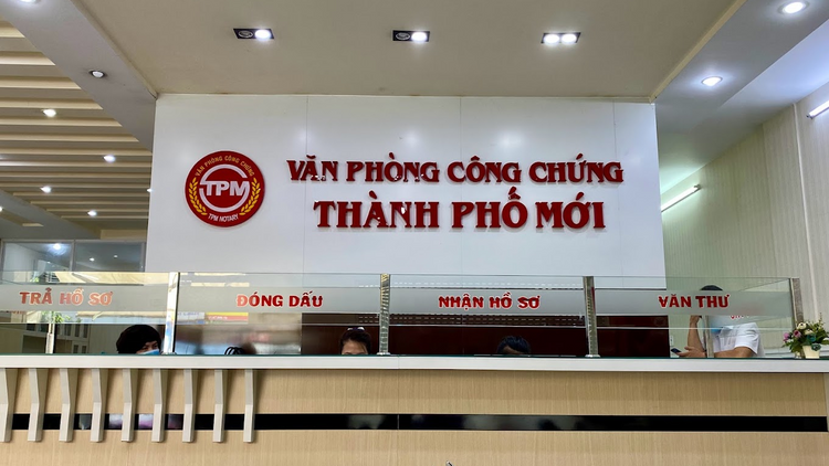 Bên trong văn phòng công chứng Thành Phố Mới.