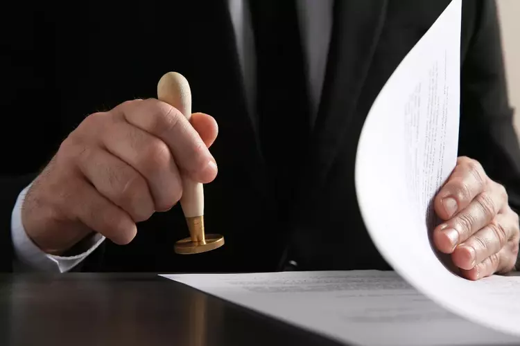 Công chứng và chứng thực là hai hoạt động khác nhau
