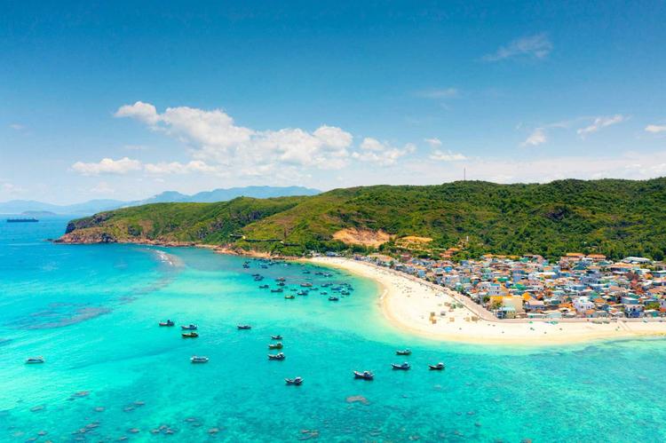 Biển Quy Nhơn đẹp tựa tranh, đốn tim bao du khách