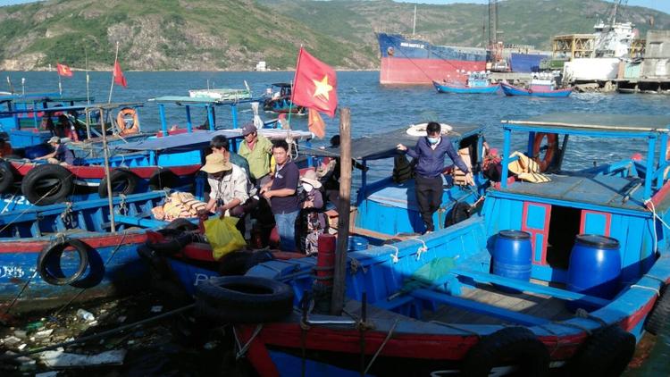 Đến bến tàu Hàm Tử để trải nghiệm sinh hoạt của dân làng chài