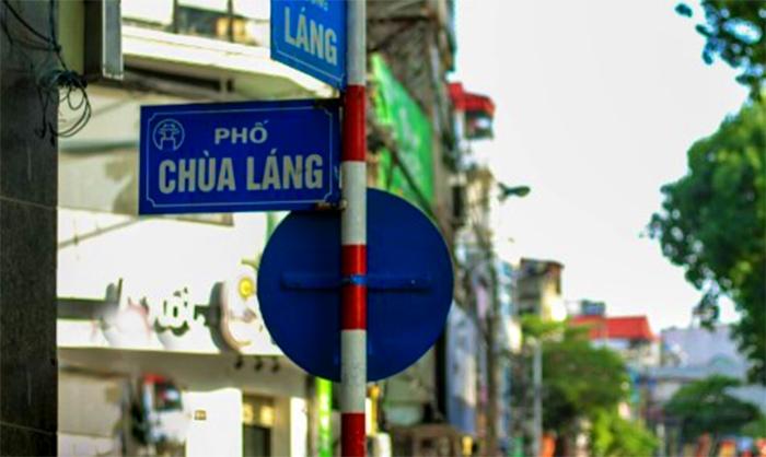  Phố Chùa Láng là một trong những tuyến phố nhộn nhịp tại Hà Nội