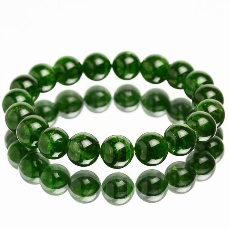 Người sinh năm 1989 hợp với đá phong thủy màu xanh