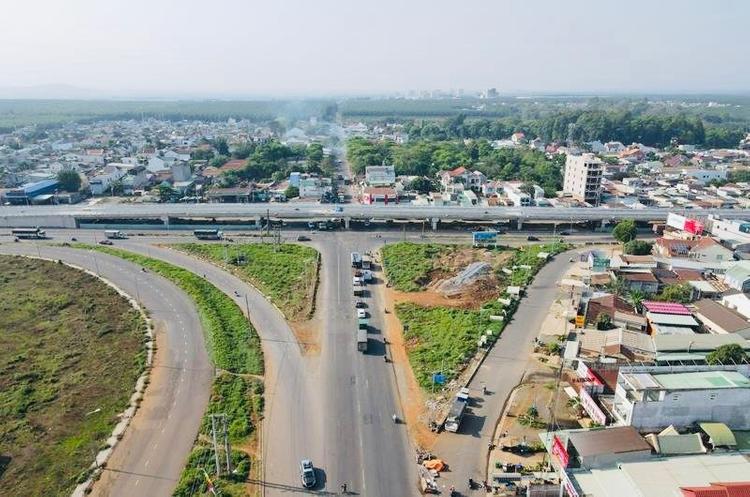 Ngã tư Dầu Giây nằm ở thị trấn Dầu Giây của huyện Thống Nhất (Đồng Nai)