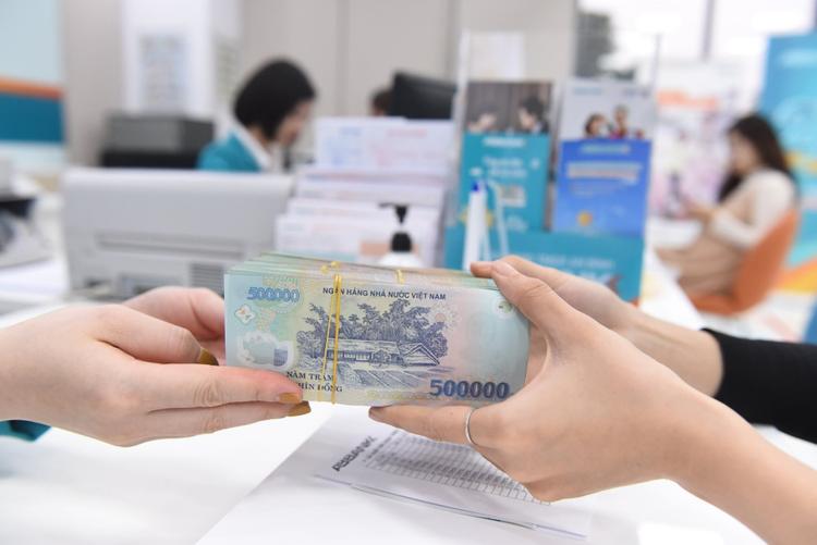100 triệu gửi ngân hàng là khoản tiền gửi phổ biến.