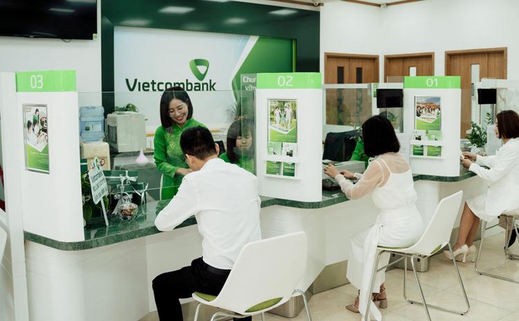Khách hàng gửi tiền tại ngân hàng Vietcombankn