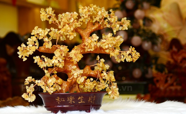 Người mệnh Sa trung thủy nên sử dụng các vật phẩm phong thủy bằng thạch anh vàng sẽ mang lại vượng khí 