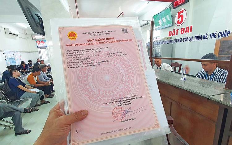 Các thủ tục liên quan đến việc đăng ký thừa kế quyền sử dụng đất phải được thực hiện tại cơ quan chức năng 