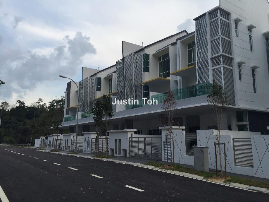Dolomite Templer Rawang Intermediate 3 Sty Terrace Link House 5 Bedrooms For Rent Iproperty Com My