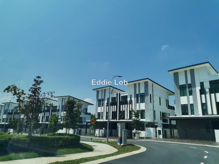 Kalista Park Homes Bukit Rahman Putra Intermediate 3 Sty Terrace Link House 4 1 Bedrooms For Sale Iproperty Com My