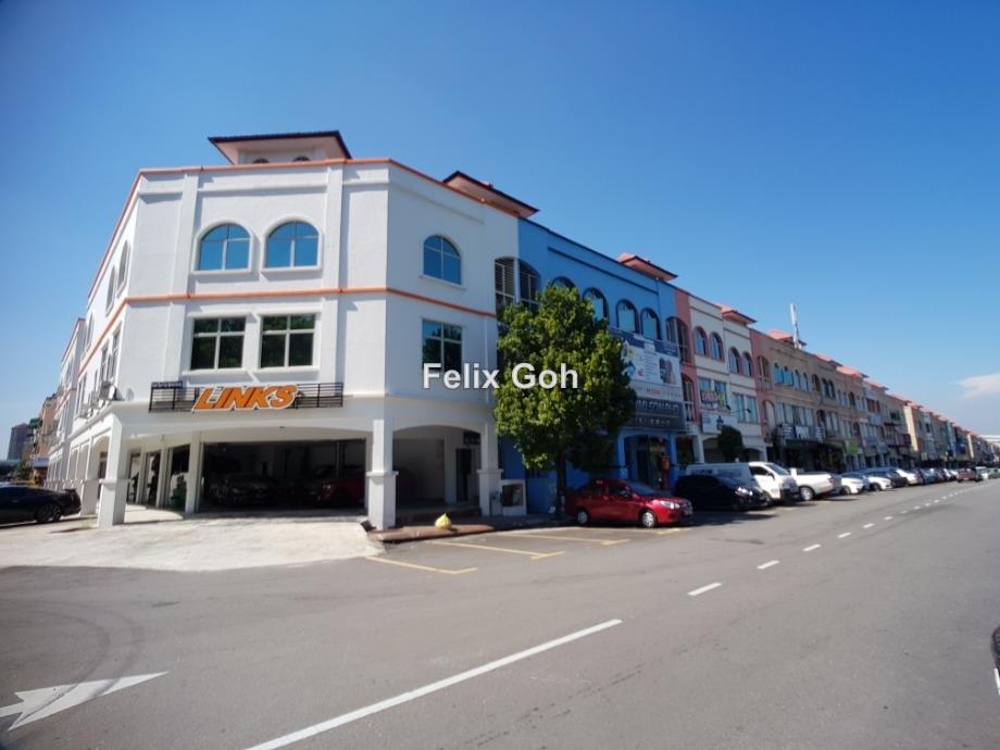 Bandar Puteri 5 - 3 Storey Shop Lot, Bandar Puteri Puchong 