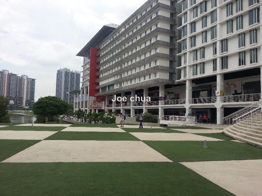 Taylors Lakeside campus Syopz Mall, Bandar Sunway Intermediate Shop for