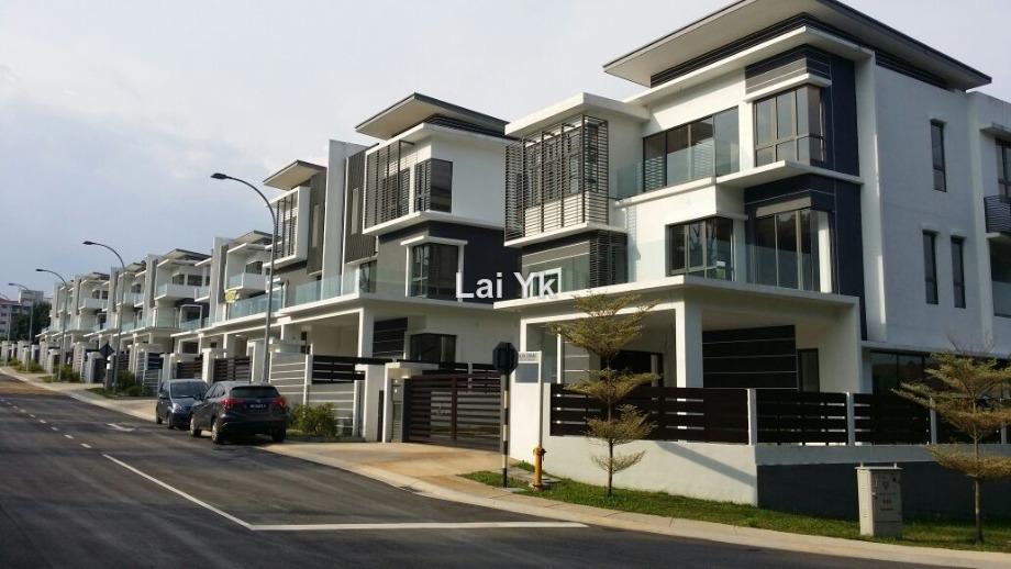 Taman Bukit Serdang Serdang Semi Detached House 6 Bedrooms For Sale Iproperty Com My