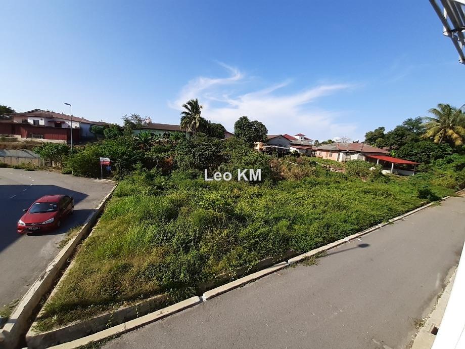 Gangsa Avenue, Durian Tunggal